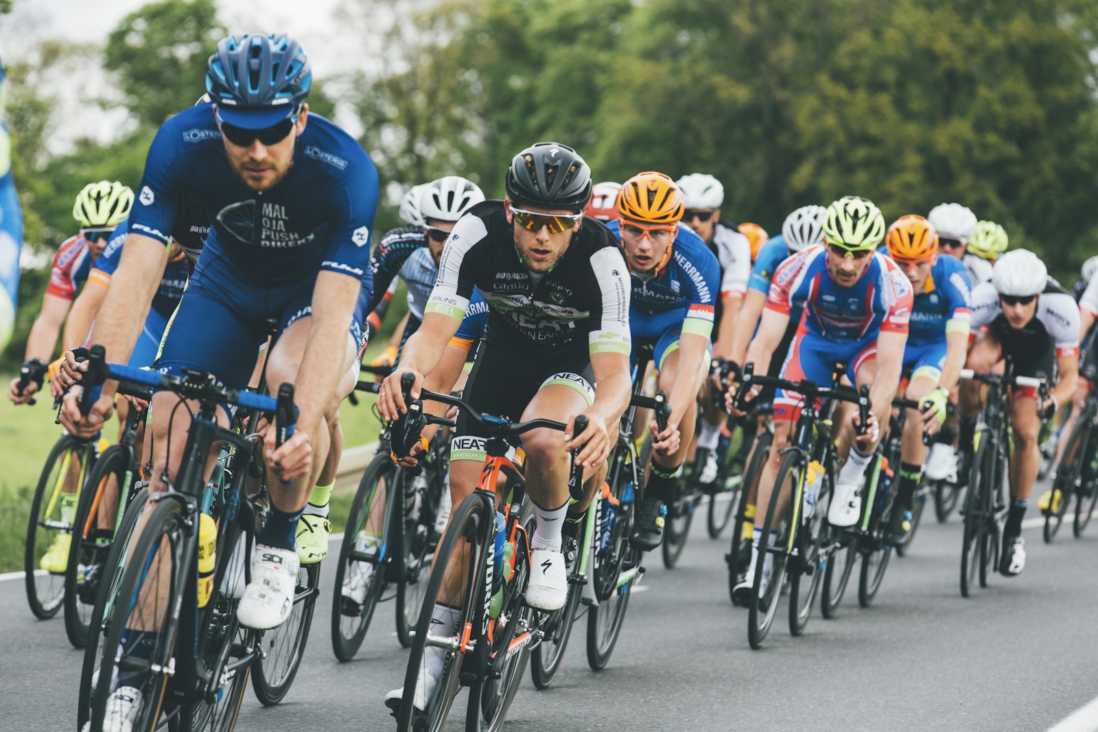 速盈彩票 · 跑道 · 速度感